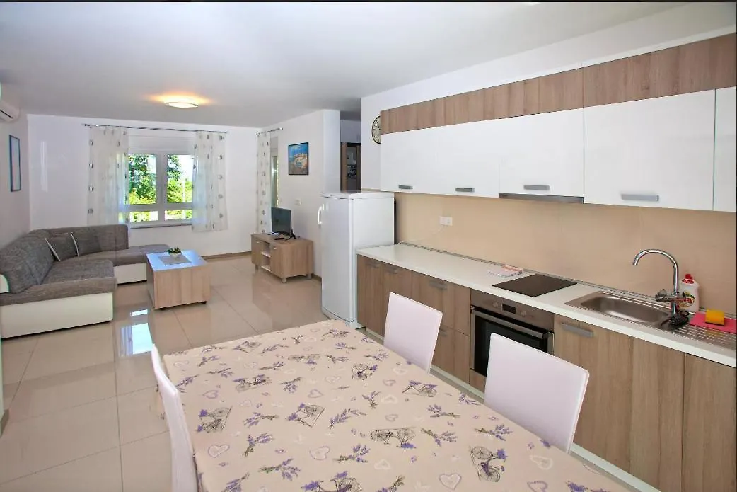 Apartments Maslina I Njivice
