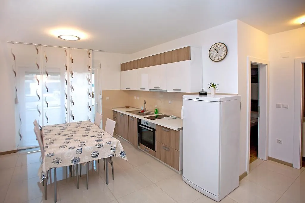 Apartments Maslina I Njivice