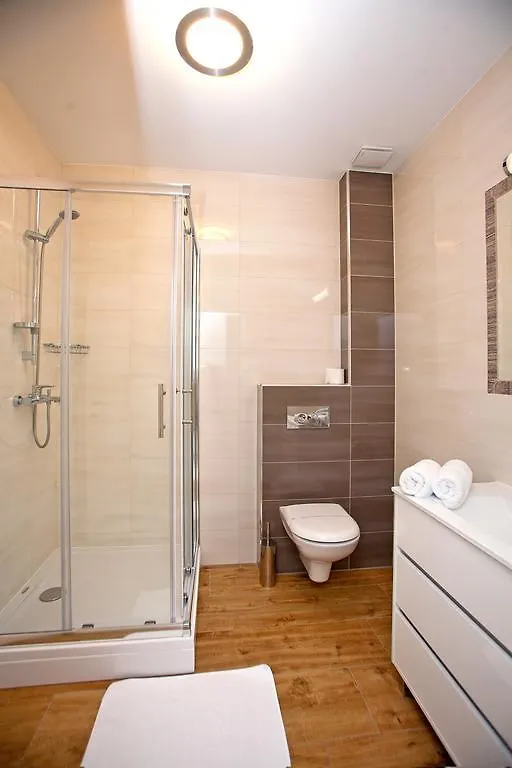 Apartments Maslina I Njivice