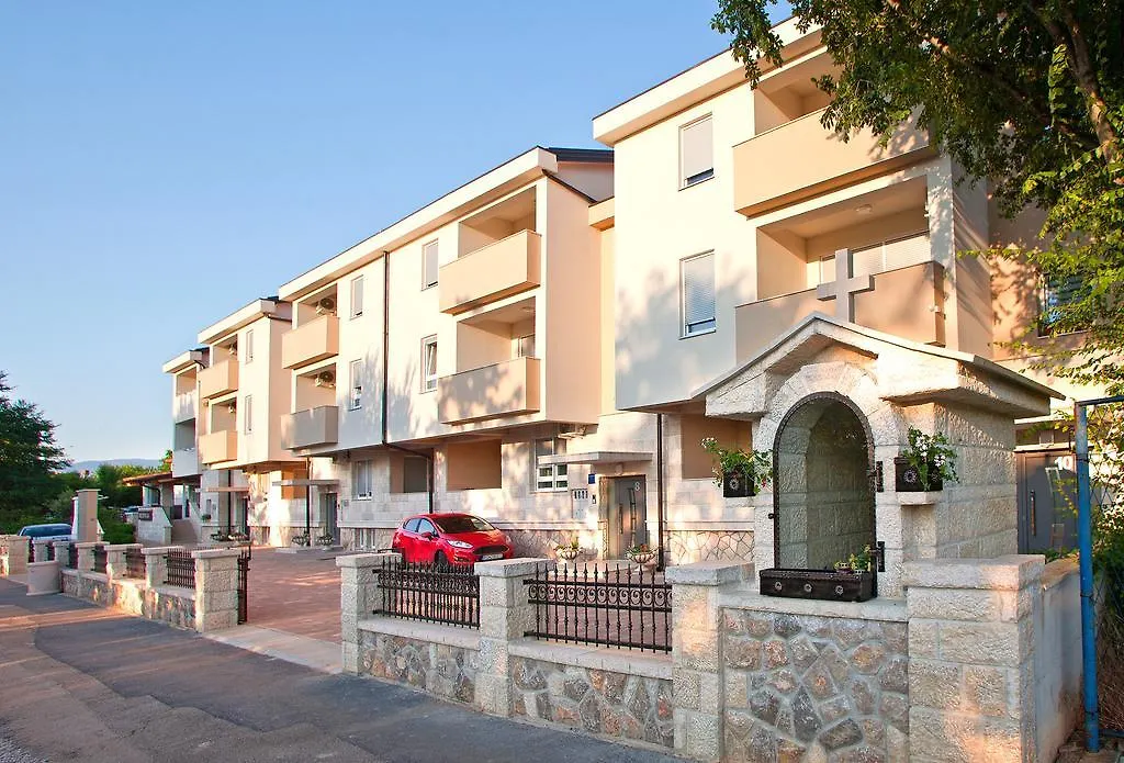 Apartments Maslina I Njivice