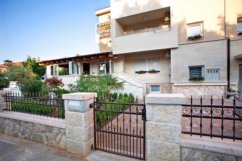 Apartments Maslina I Njivice
