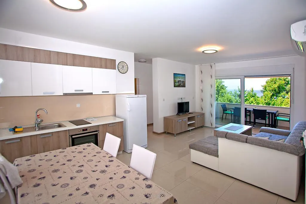 Apartments Maslina I Njivice 0*,  Horvátország