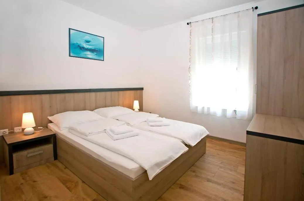 Apartments Maslina I Njivice
