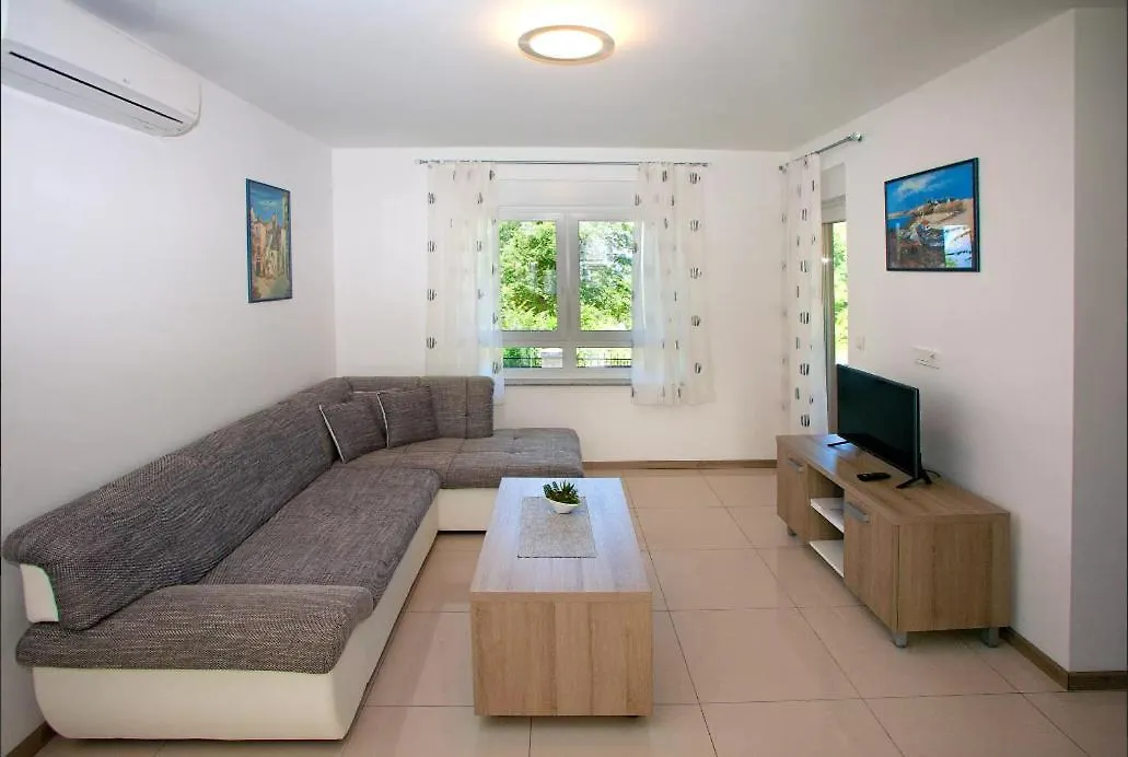 Apartments Maslina I Njivice Horvátország