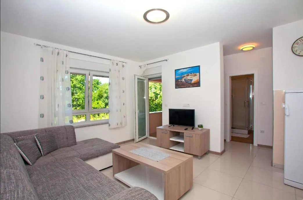 Apartments Maslina I Njivice Horvátország